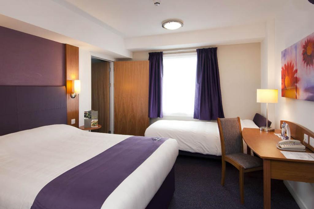 Premier Inn Tonbridge Szoba fotó
