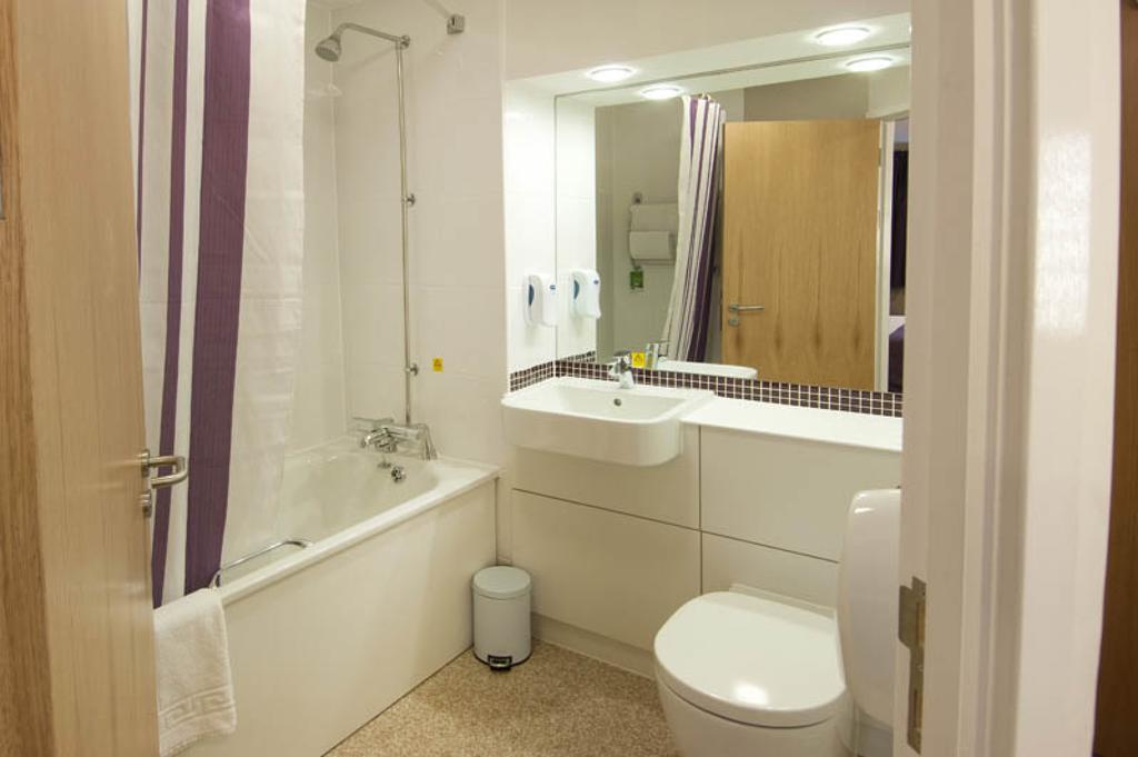 Premier Inn Tonbridge Szoba fotó