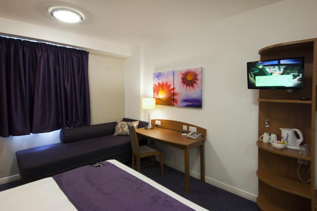 Premier Inn Tonbridge Szoba fotó