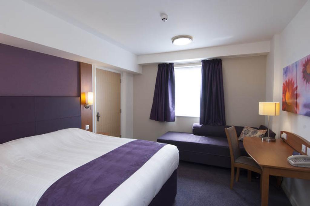 Premier Inn Tonbridge Szoba fotó