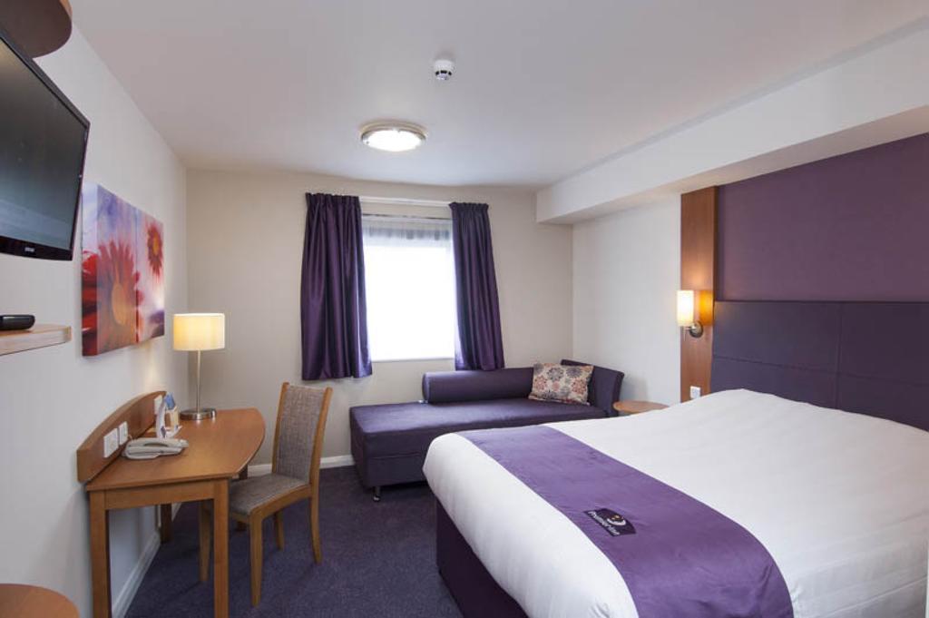 Premier Inn Tonbridge Kültér fotó