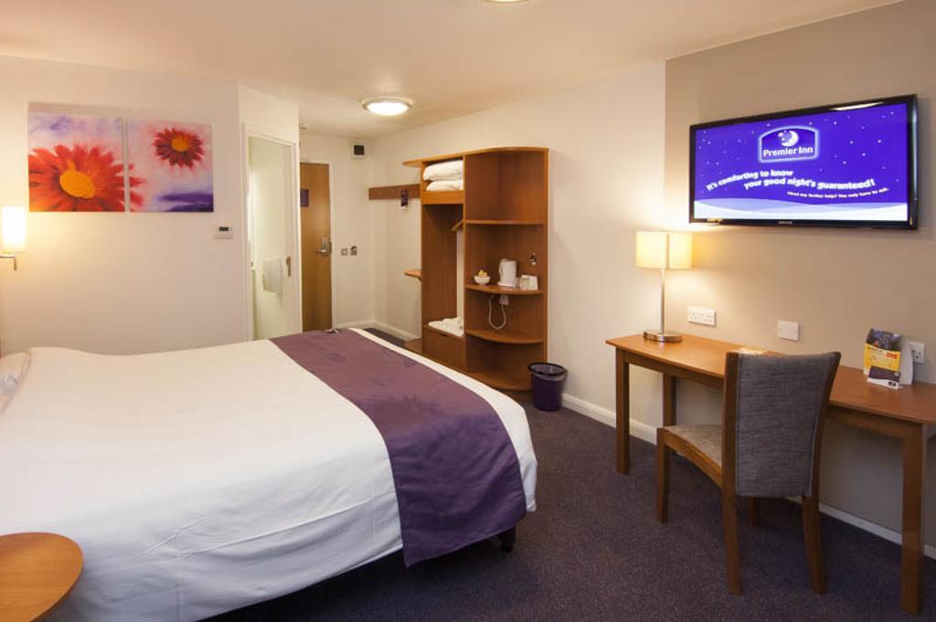 Premier Inn Tonbridge Kültér fotó