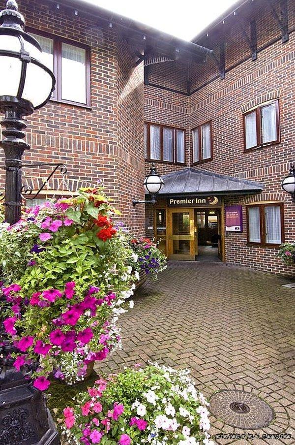Premier Inn Tonbridge Kültér fotó